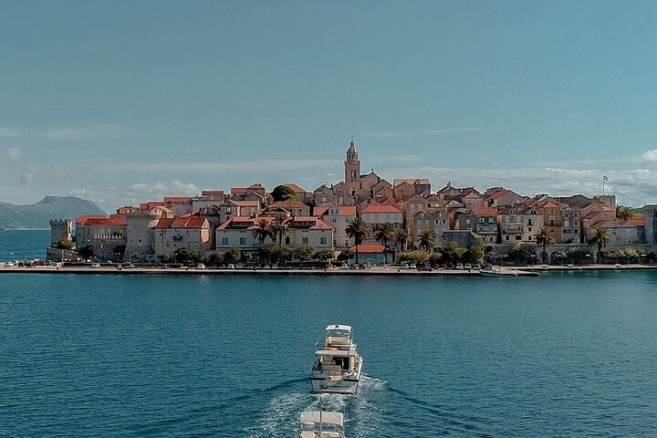 Croatia Luxury Villa and Yacht Combo Package with Island-Hopping