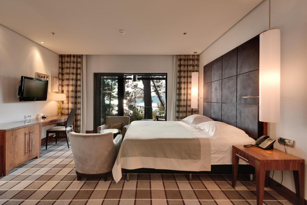 Image shows bedroom in Monte Mulini hotel