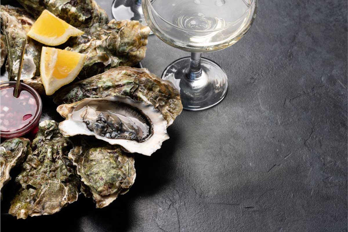 Dalmatian-Sparkling-Wine-Oysters