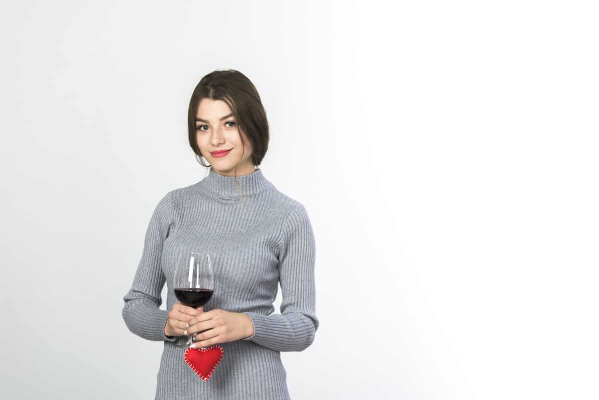 woman-holding-wine-glass-small-heart