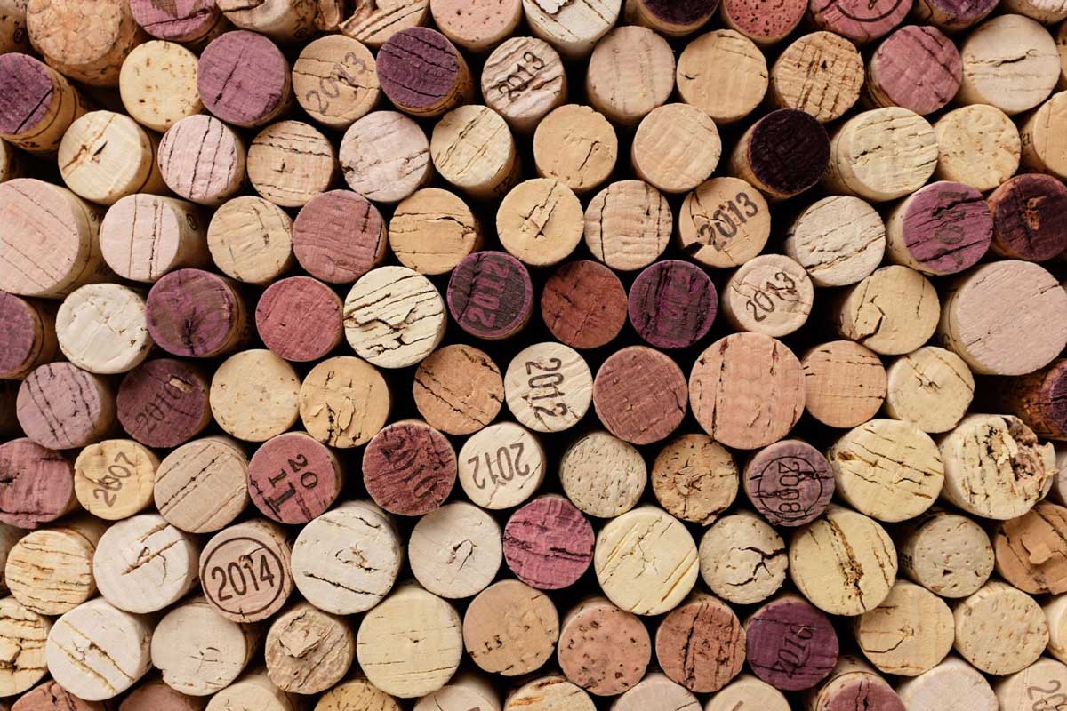 screw-cap-vs-cork_wine-corks