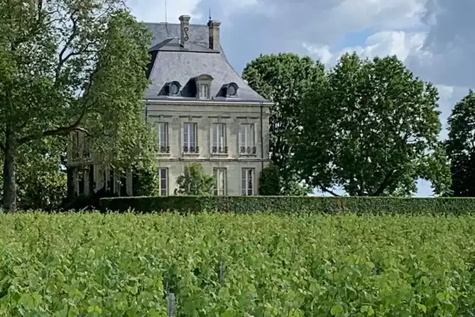 Private tour and visits on the Medoc Castle Route (Luxury Minivan) 2023 - Bordeaux