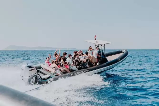 Croatian Coast Island Speedboat Tour with Blue Cave and Hvar