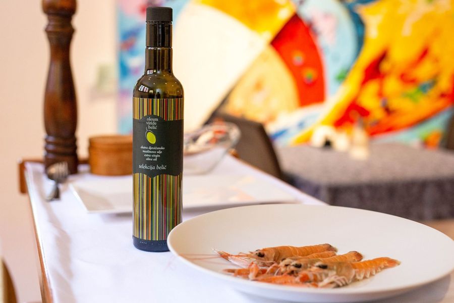 Image of olive oil and schampi served in restaurant Damir & Ornella