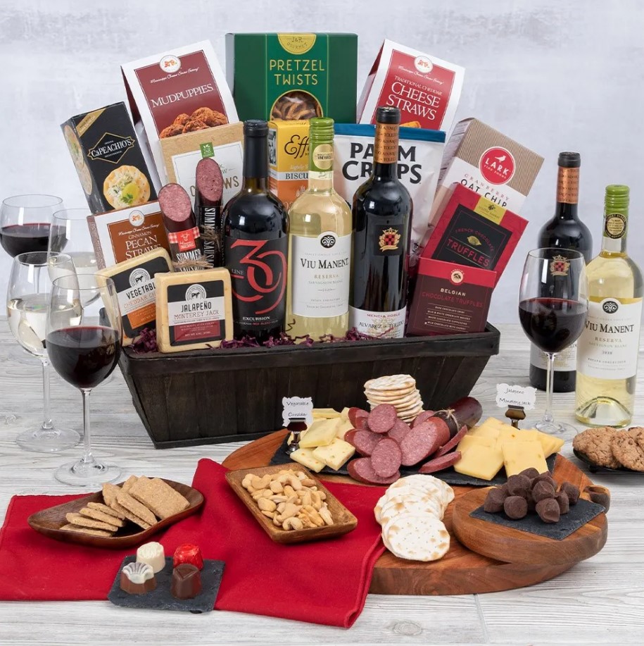 Image of a wine and champagne gourmet gift box 