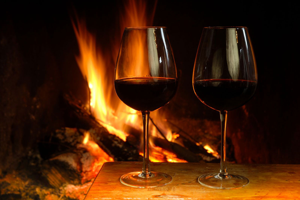 Wine-Romance-Red-Wine-by-the-fireplace