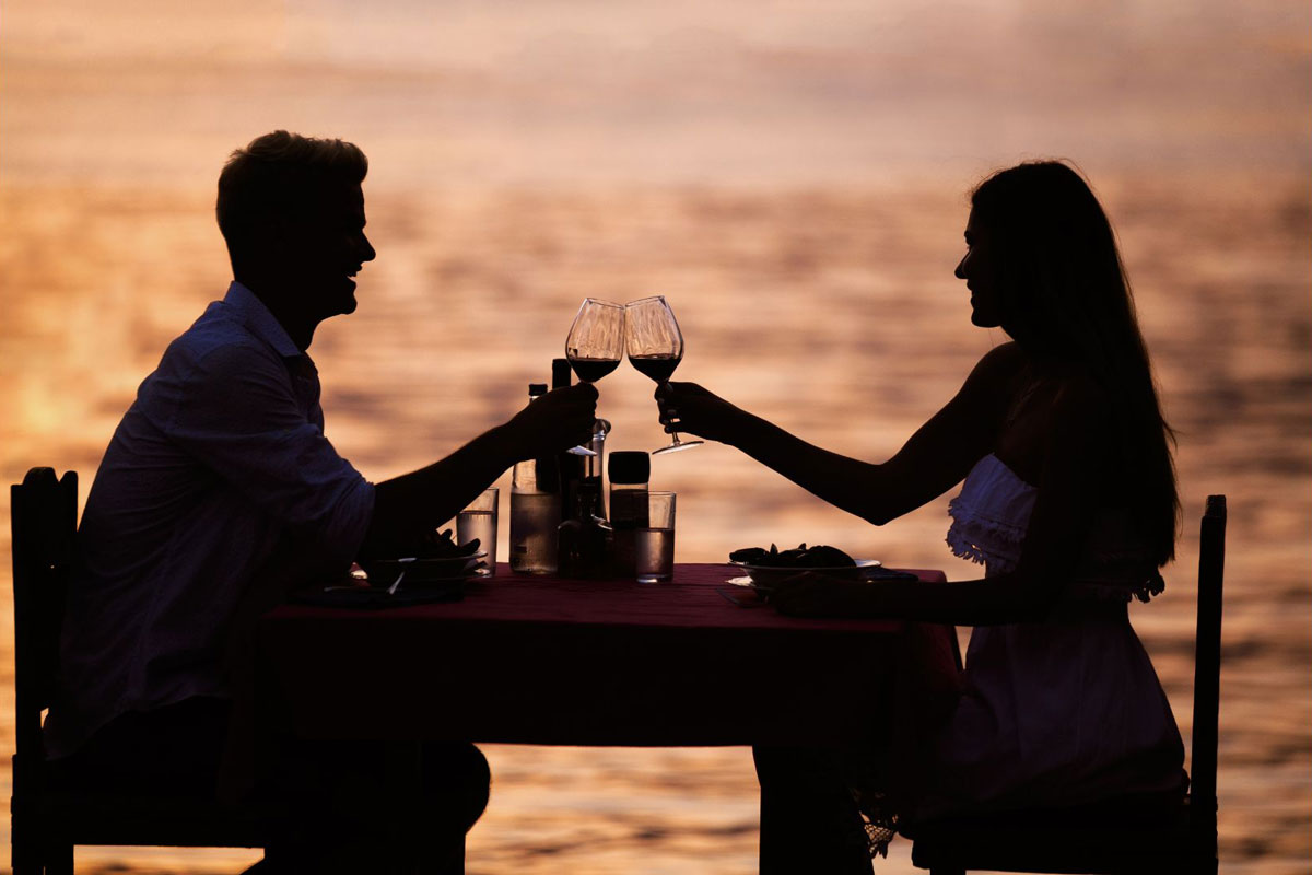 Wine-romance-Dinner-at-sunset